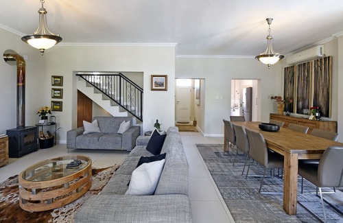 Franschhoek House | Elegant 2 Bedroom Retreat in Picturesque Franschhoek