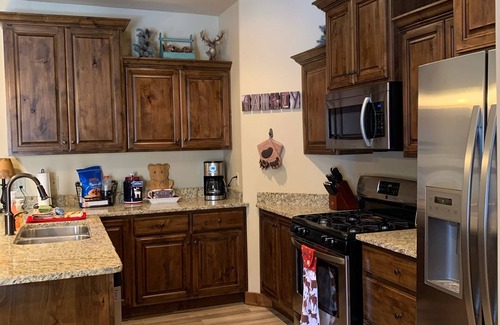 Brian Head Condo | Exceptional 2BR Retreat with Garage, Sleeps 6 - Perfect Getaway