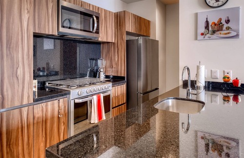 Cuauhtemoc Apartment | Luxury 2 BR Condo - Amazing City View - Pool - Gym