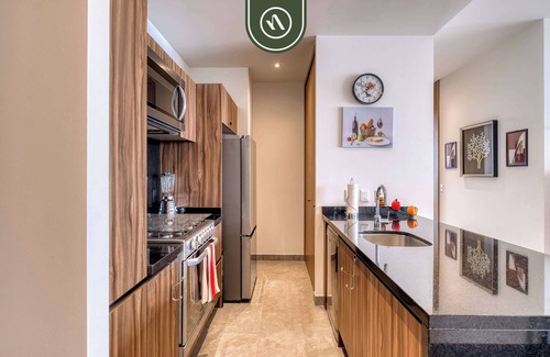 Cuauhtemoc Apartment | Luxury 2 BR Condo - Amazing City View - Pool - Gym