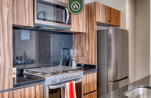 Cuauhtemoc Apartment | Luxury 2 BR Condo - Amazing City View - Pool - Gym