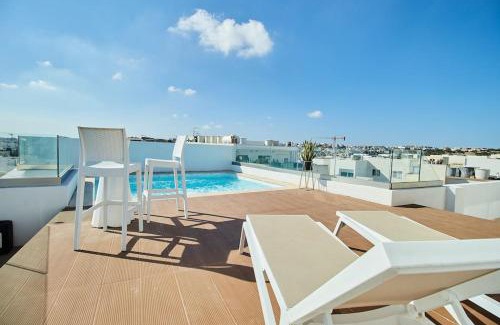 Swieqi Apartment | Stylish 2 BR Penthouse with Pool Near Paceville