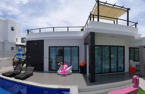 Hua Hin House | Elegant 2 BR Villa with Private Pool and Kitchen Amenities
