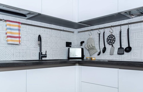 Camnago Volta Apartment | Elegant 2-Bedroom Retreat in Como with Breakfast Included