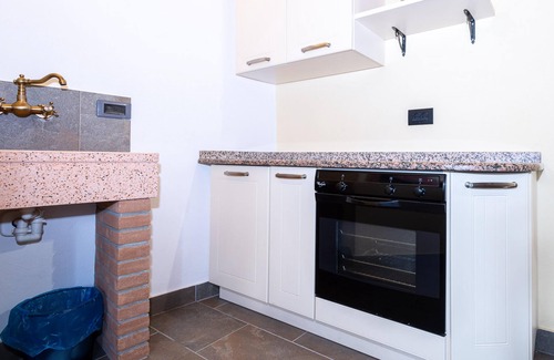 Camnago Volta Apartment | Elegant 2-Bedroom Retreat in Como with Breakfast Included