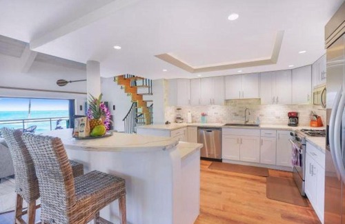 Wailua House Lots Apartment | Oceanfront Condo with Pool & Hot Tub - Rated 9/10 by Guests
