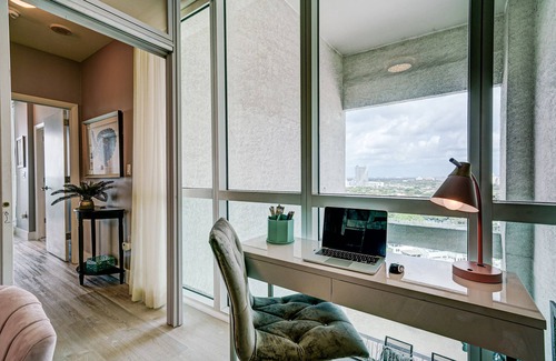 Coconut Grove Apartment | Elegant 2-Story Penthouse in Coconut Grove with Ocean View