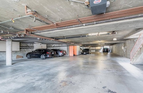 Verdugo Viejo House | Elegant 2-Story Townhouse in Glendale Near Top Attractions