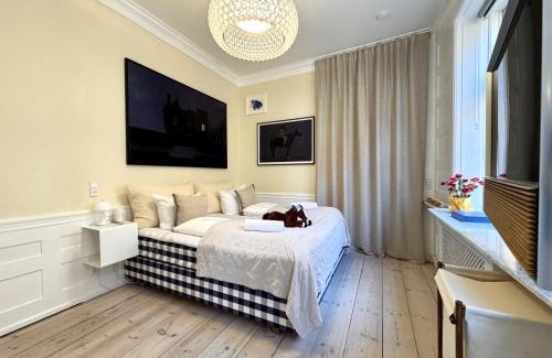 Copenhagen K Apartment | Elegant Kings Garden View Flat with Family-Friendly Amenities