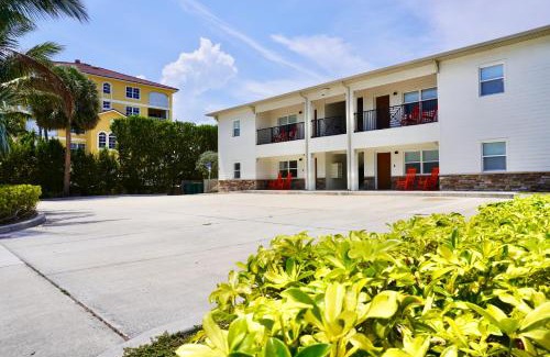Crescent Beach House | Elegant Pet-Friendly 2BD Condo - Guest Rated 9.4/10