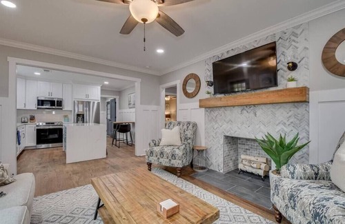 Augusta House | Pet Friendly 2bd Home with Ocean Views in Augusta