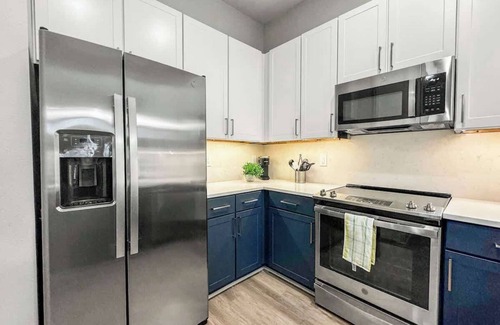 Deep Ellum Apartment | Luxury 2BD | DT Deep Ellum | 4 Beds | Free Parking
