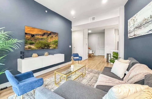 Deep Ellum Apartment | Luxury 2BD | DT Deep Ellum | 4 Beds | Free Parking