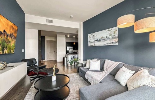 Deep Ellum Apartment | Luxury 2BD | DT Deep Ellum | 4 Beds | Free Parking
