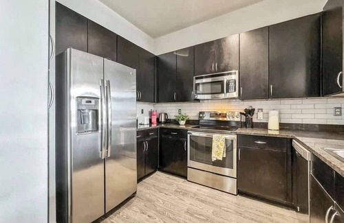 Deep Ellum Apartment | Luxury 2BD | DT Deep Ellum | 4 Beds | Free Parking