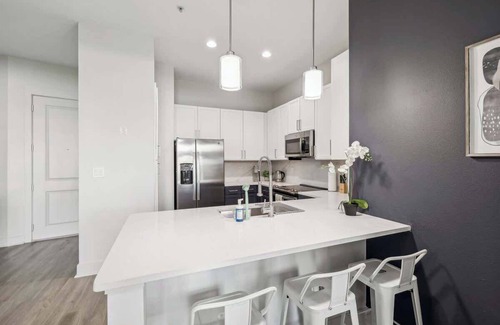 Deep Ellum Apartment | Luxury 2BD | DT Deep Ellum | 3 Beds | Free Parking