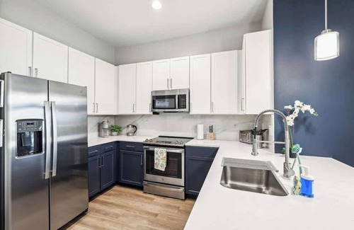 Deep Ellum Apartment | Luxury 2BD | DT Deep Ellum | 3 Beds | Free Parking