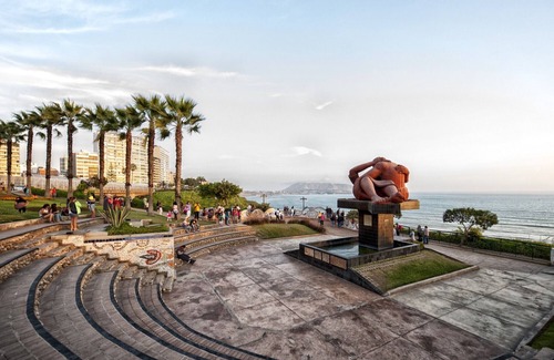 Miraflores Condo | Elegant 2-Bedroom Retreat in Miraflores with Pool & Spa