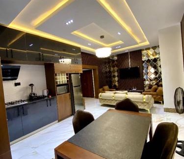 Lagos Apartment | Modern 2-Bedroom Retreat with Netflix & Wi-Fi in Gbagada