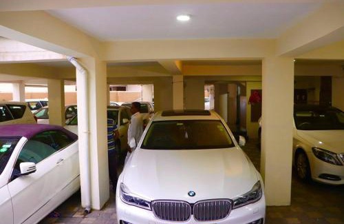 Kolkata Apartment | Inviting 2BHK Near Acropolis Mall, Pet-Friendly Stays