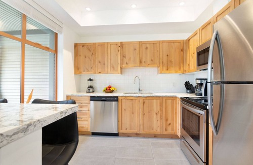 Whistler Cay Heights House | Top-Rated 2BR Townhouse with Pool & Hot Tub Retreat