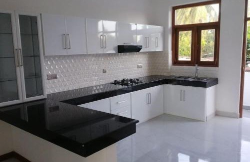 Rathmalana Apartment | Modern 2BR Apartment in Ratmalana - Family-Friendly Stay
