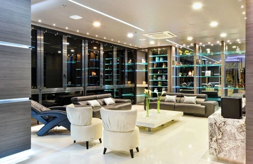 Popular Apartment | Luxury 2BR Glass Penthouse right in Lleras Park
