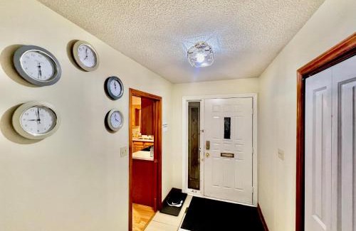 York Regional Municipality Apartment | Elegant 2BR Home in Newmarket - Pet Friendly & Family Ready