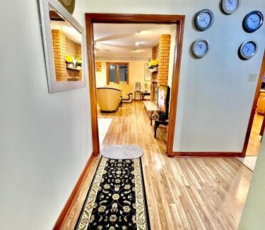 York Regional Municipality Apartment | Elegant 2BR Home in Newmarket - Pet Friendly & Family Ready