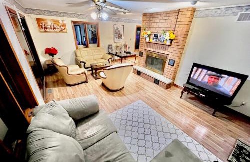 York Regional Municipality Apartment | Elegant 2BR Home in Newmarket - Pet Friendly & Family Ready