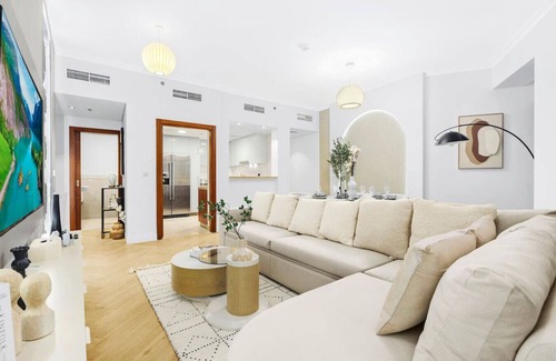 Downtown Dubai Apartment | Elegant 2BR Hotel with Dubai Skyline & Sea Views
