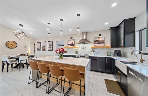 Sarasota House | Top-Rated Pattison Palms: Pet-Friendly Oasis with Hot Tub