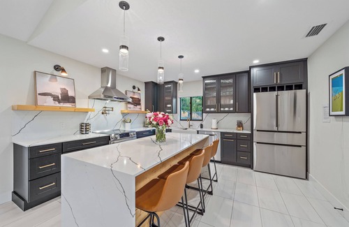 Sarasota House | Top-Rated Pattison Palms: Pet-Friendly Oasis with Hot Tub