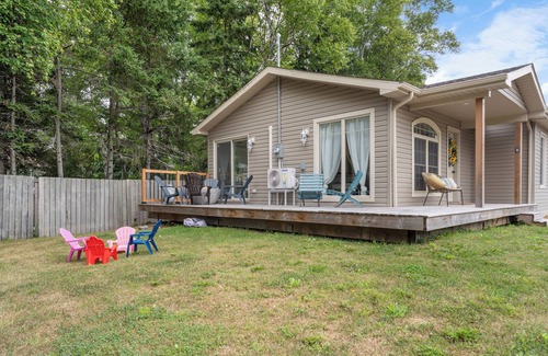 The Bluff Cottage | Luxury 3 bdm cottage 2 min walk from Parlee Beach