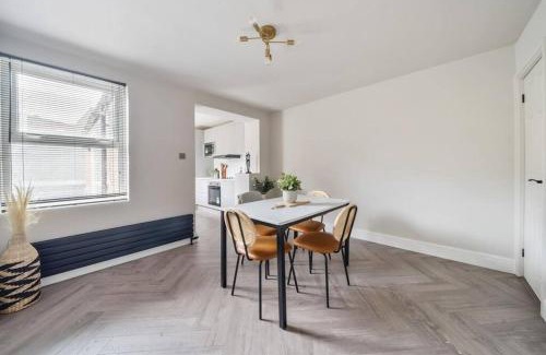 Royal Tunbridge Wells Apartment | Luxury 3 Bed House in Central Tunbridge Wells Sleeps 10