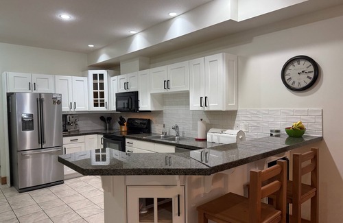 Okanagan-Similkameen House | Stunning Lakefront Townhouse with Pool in Canada’s Warmest City
