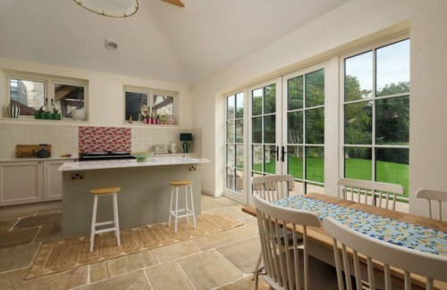 Salcombe House | Luxury 3-Bed House with Boathouse on the Estuary–Outdoor Kitchens & Hot Tubs for