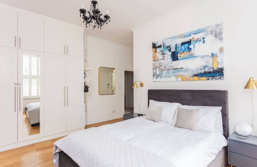 Streatham Hill Apartment | Elegant 3-Bedroom Apartment with Garden & Gym Amenities