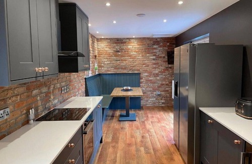Yeovil Apartment | Stylish 3 Bedroom Apartment in Central Yeovil