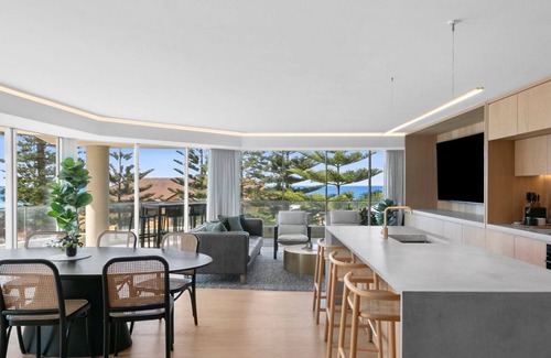 Manly Apartment | Cozy Fifth Avenue Manly Beachfront with Ocean Views