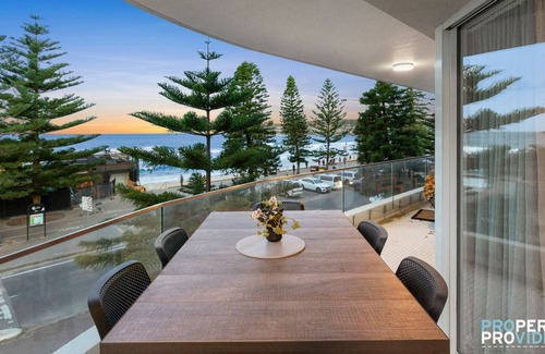 Manly Apartment | Cozy Fifth Avenue Manly Beachfront with Ocean Views