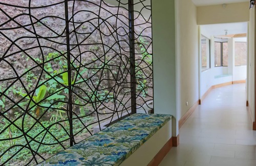Manuel Antonio House | Elegant 3-Bedroom Retreat Near National Park, Rated 9.8