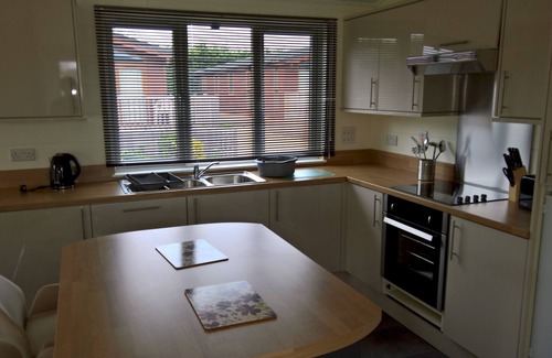 King's Lynn House | Elegant 3 Bedroom Lodge with Spa & Breakfast Included