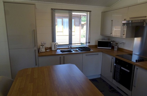 King's Lynn House | Pet-Friendly 3 Bedroom Lodge with Spa and Breakfast Included