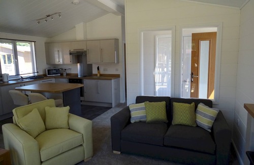 King's Lynn House | Pet-Friendly 3 Bedroom Lodge with Spa & Breakfast Included