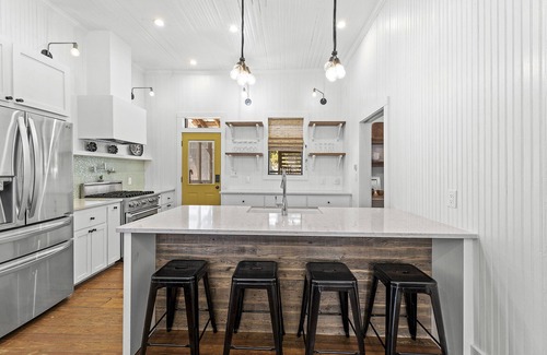 Comfort House | Elegant 3 Bedroom House with Airstream & Private Pool
