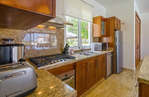 La Esplanada House | Elegant 3-Bedroom Villa with Ocean View and Private Pool