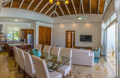 La Esplanada House | Elegant 3-Bedroom Villa with Ocean View and Private Pool
