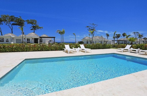 La Esplanada House | Elegant 3-Bedroom Villa with Ocean View and Private Pool