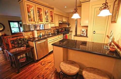 Vernon Condo | Relaxing 3 Bedroom Condo with Steam Shower and Spa Amenities
